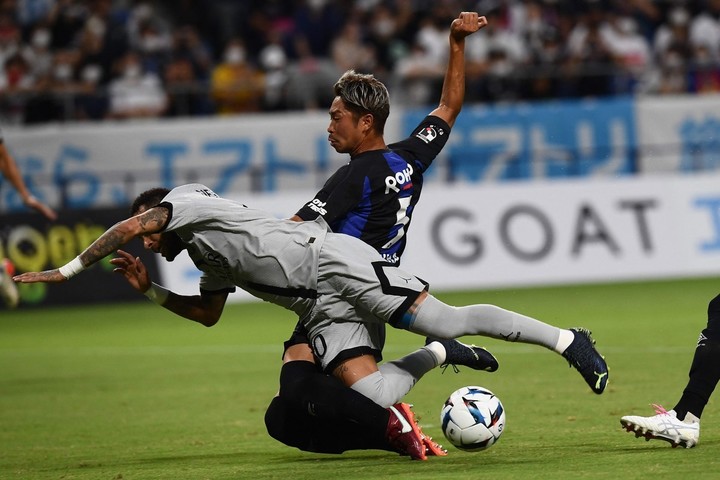 Neymar, de penal, convirtió el 2-0.