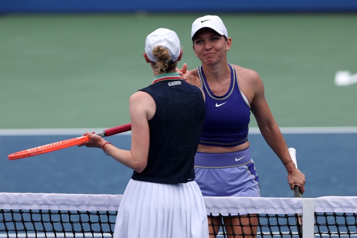 Simona Halep eliminó a Cristina Bucsa por 6-3 y 7-5.