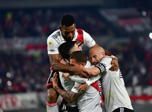 River se copa con dos golazos y algunos sustos