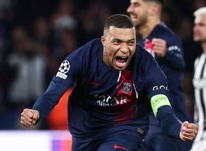 La UEFA castigó al árbitro del VAR en PSG - Newcastle